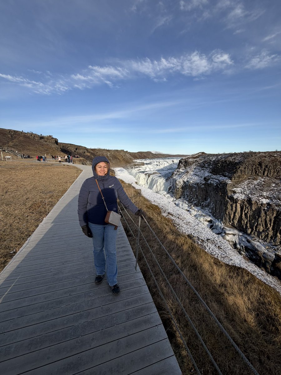 ENortonHistory's tweet photo. If I look cold, it’s probably because I was. -11 degrees Celsius according to my phone at Gullfoss waterfall in Iceland 🥶 #gullfoss #gullfosswaterfall #gullfossiceland #waterfall #waterfalls https://t.co/3yLxQpn50j