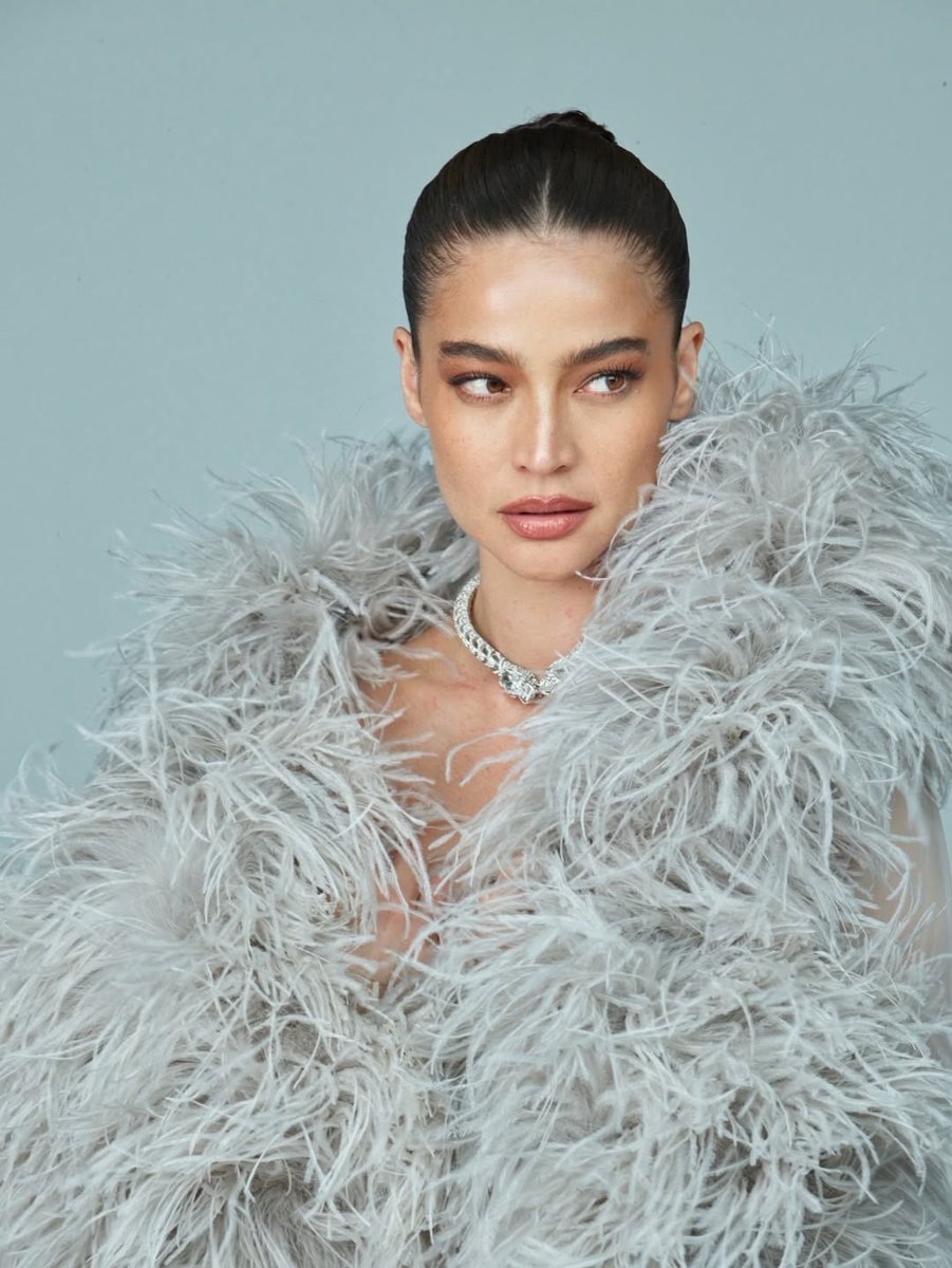 PhilippineStar's tweet photo. KWARENTAHIN NA 'YAN? 🤩🔥

Actress Anne Curtis looked timelessly gorgeous in the photos she posted to mark her 41st birthday on Tuesday.

"Birthday ko? Forever a La Drama Queen... Thank you everyone for all the sweetest greetings. My new year officially starts today. So excited for what this year will bring. Sending all my love, good energy and vibes to everyone," she wrote in her post. (Instagram/Anne Curtis)