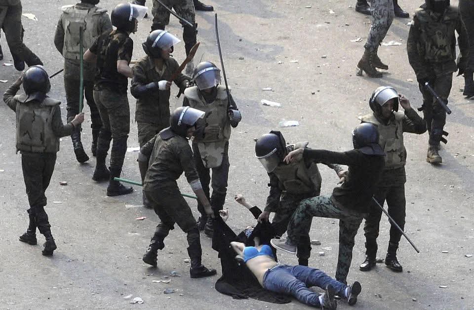 المتحرش فى بلدنا مش مجرم ، لكن (بطل)  

يدافع عن  الاخلاق الحميدة 
 يتعاطف معه كثيرو يجدون له الف مبرر 
فالبنت هى السبب دائما .

.استثارت رجولته  بمظهرهها 
شكلها ـ لبسها ـ صوتها او حتى مجرد وجودها 
 ( ايه اللى جابها هنا )  

و هو معذور لم يحتمل  أنوثتها الظاهرة