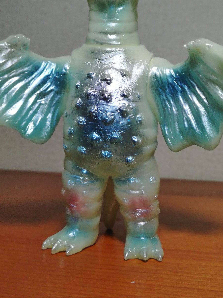 シルバー、アイスブルー、パープルメタリックのコンビネーションが