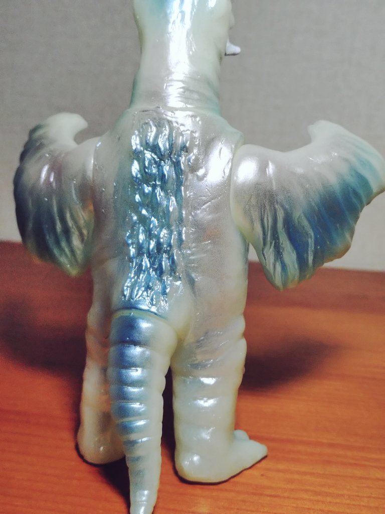 シルバー、アイスブルー、パープルメタリックのコンビネーションが