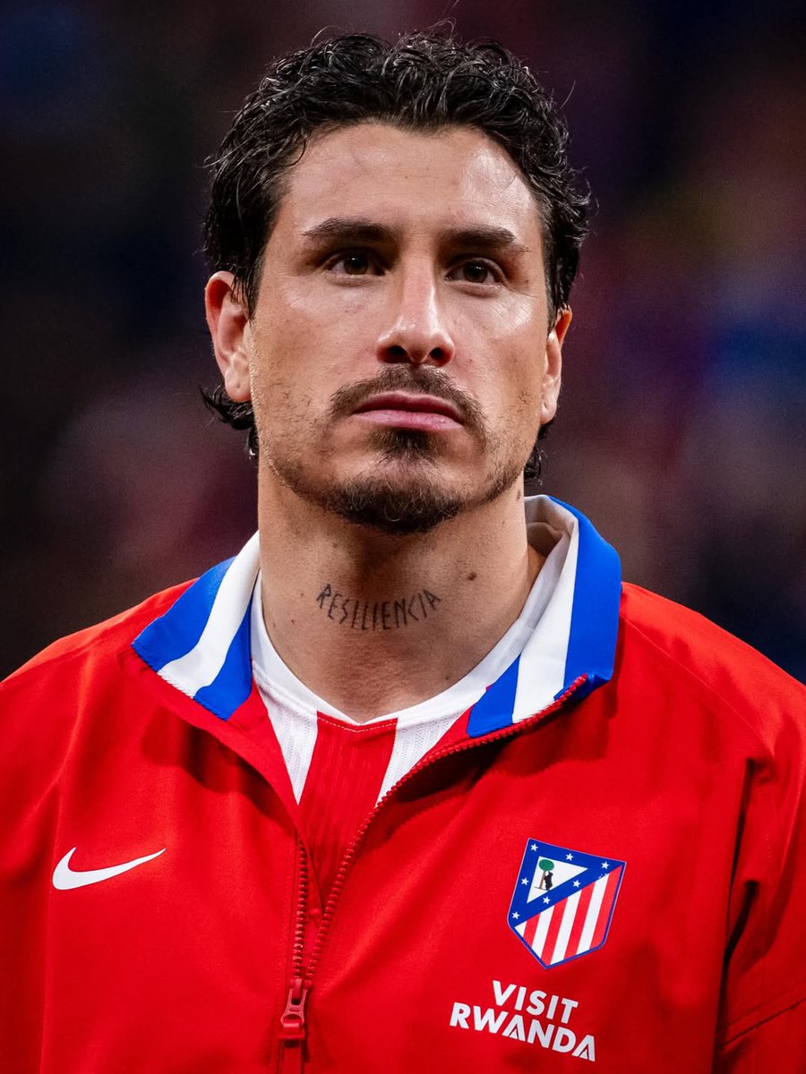 Objetivoatleti's tweet photo. 🚨 💣 ÚLTIMA HORA: Hay un pacto de caballeros entre el Atlético de Madrid y Giménez para salir bien en verano. 

El club le ha prometido la carta de libertad. Hay tan buenas relaciones entre las partes que si Giménez encuentra un buen sitio de cara a verano a futuro le facilitarán su salida. 

Ahora mismo el jugador está centrado en hacerlo bien. 

José María Giménez gana entre 6/7 millones de euros netos y el Atlético entre la edad, el rendimiento y el dinero, se lo piensa.

[🏅: @mattemoretto, @radiomarca]
