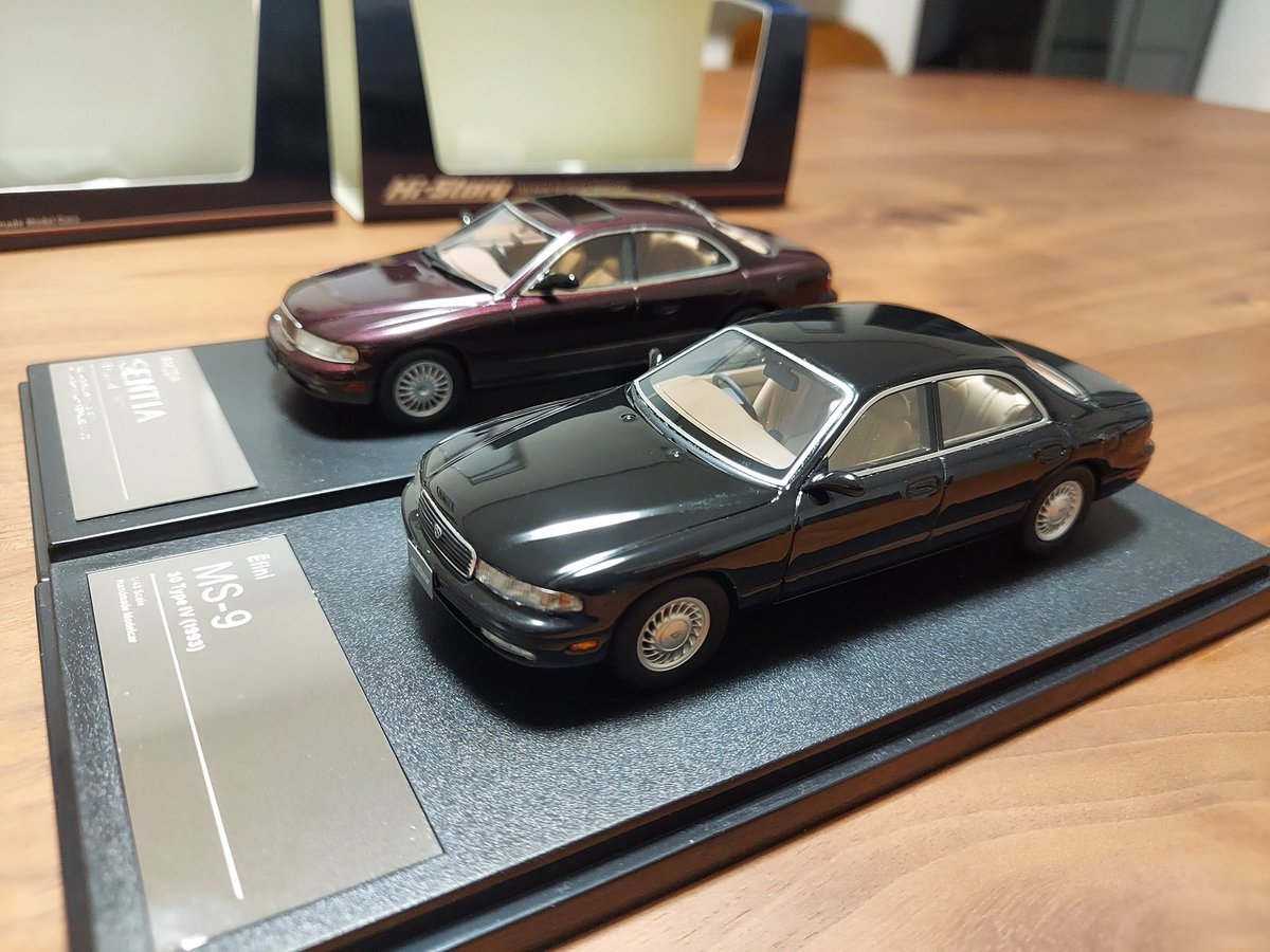 N84wGdi's tweet photo. 3歳位から発売を心待ちにしていたミニカーが33歳で届きました(笑)

センティアから遅れること約10年。ディテールの細かさでは最新作ですが、全体のフォルムは意外と旧作も善戦している様な。同じメーカーのミニカーなのに全く解釈が違うものが出てくるとは思いませんでした(苦笑) https://t.co/rxziXQZdAo