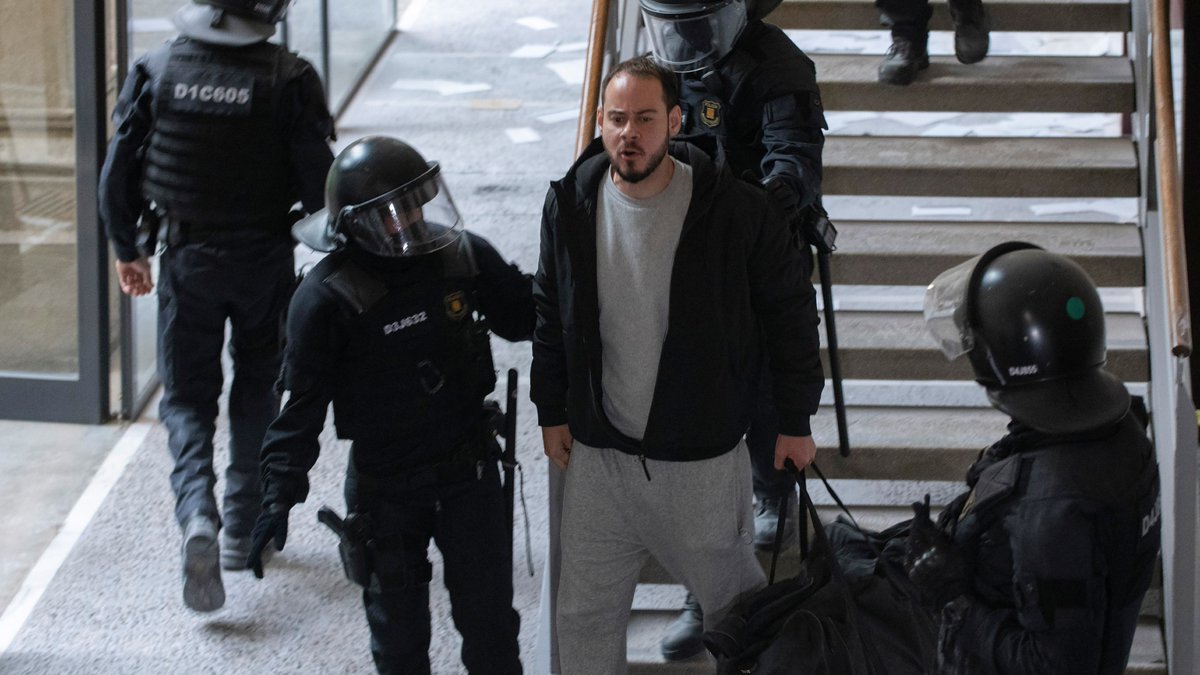 Dempeus per la independència tweet media