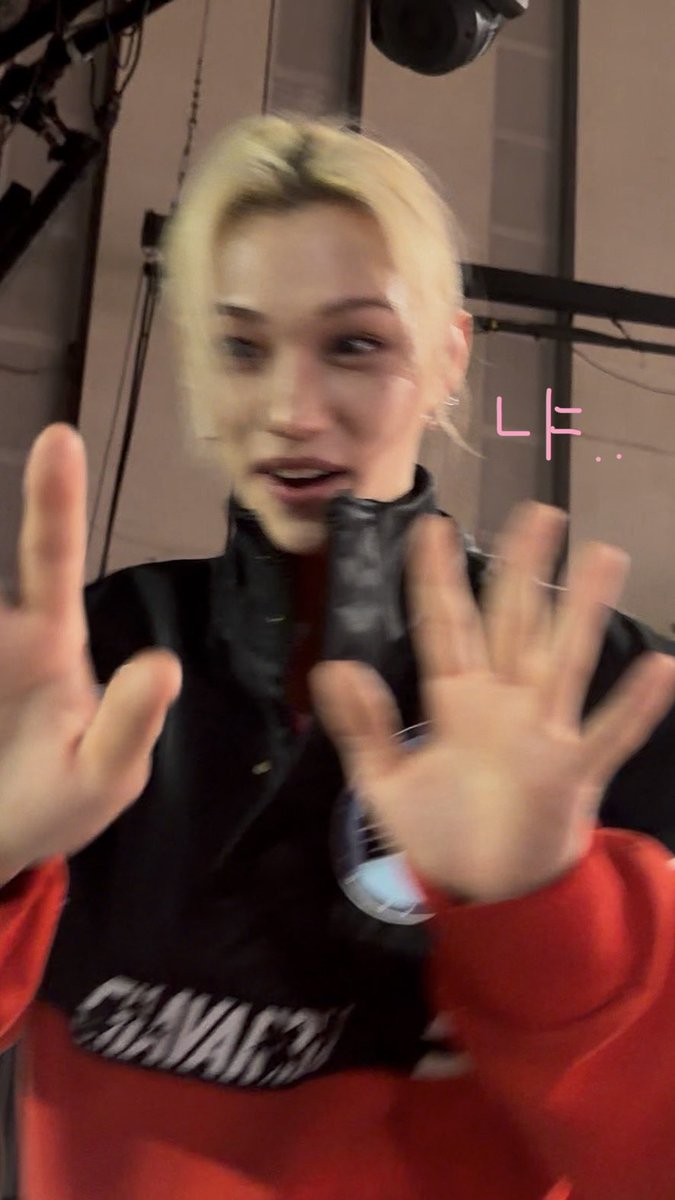 용복이 양손 펼치고 오직 손만 바라보면서 다가오는거 졸라 기여븜ㅋㅋㅋㅋ컼ㅋㅋㅋ