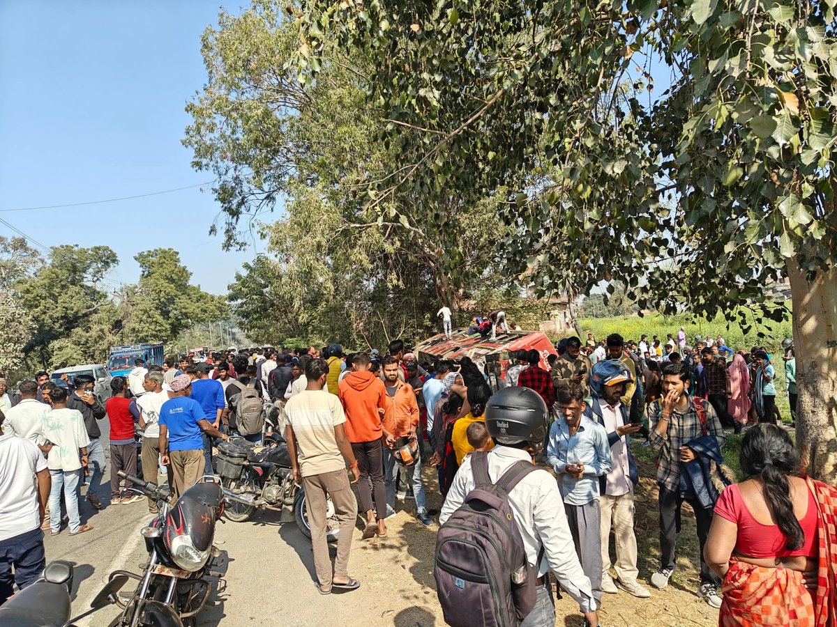 Gayaji News: गयाजी में तेज रफ्तार बस पलटी, 2 की मौत के घायल 

◼️ऑटो को ओवरटेक करने के चक्कर में हादसा, चपेट में आने से बाइक सवार की मौत, 6 लोग घायल
#BREAKING #GayajiNews #Gaya #Accident #RoadAccident <a href="/GAYAPOLICEBIHAR/">GAYA POLICE (गया (बिहार) पुलिस )</a> <a href="/gaya/">𝓰𝓪𝔂𝓪</a>