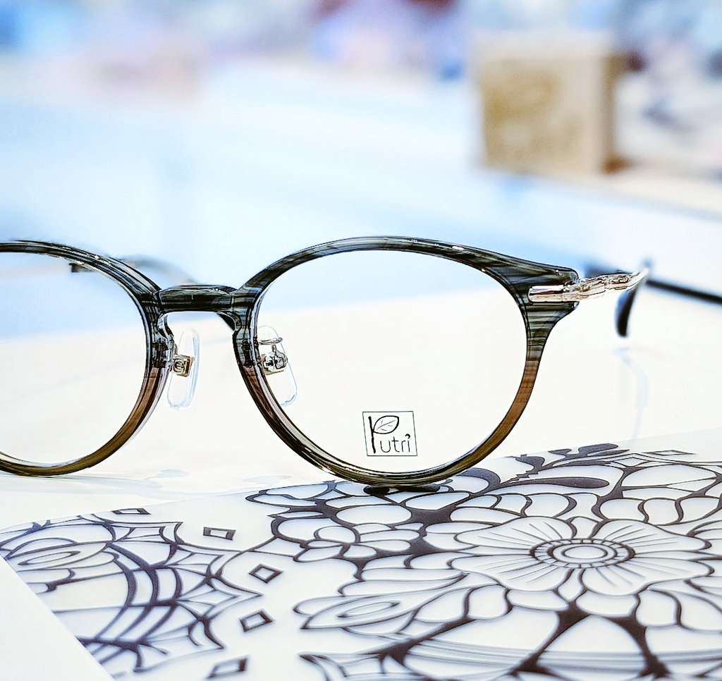 Msweet007's tweet photo. 色美しいイタリアのMAZZUCCHELLI
Combination Frame「 Putri 」Style
https://t.co/p76cxbbpvg
#イタリア #プトゥリ #綺麗な #MAZZUCCHELLI #Japan https://t.co/WAP2ph44Y8