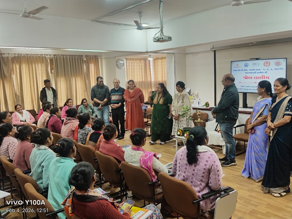 icdsjhalod1's tweet photo. માનનીય જિલ્લા પ્રોગ્રામ ઓફિસર શ્રીની હાજરીમાં ઝાલોદ ઘટક ૧,૨,૩ ના કાર્યકર બેનોને જોબ તાલીમ આપવાની શરૂઆત કરવામાં આવી. 
@DahodPo
@DahodDdo 
@CollectorDahod
@WCDGujarat 
@MinistryWCD 
@manisha_vakil
@CMOGujarat https://t.co/ikTC1xpEEW