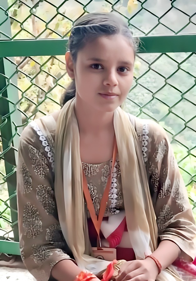 कानपुर के हनुमंत विहार एरिया में 17 साल की निष्ठा 19 जनवरी को घर से ट्यूशन के लिए निकली। इसके बाद नहीं लौटी। 23 जनवरी को FIR हुई, लेकिन अब तक कोई पता नहीं। परिवार का आरोप है कि थाने में ₹5 हज़ार मांगे गए। बरामदगी के लिए टैक्सी मंगवाई गई, लेकिन कुछ नहीं हुआ। #Kanpur #Missing