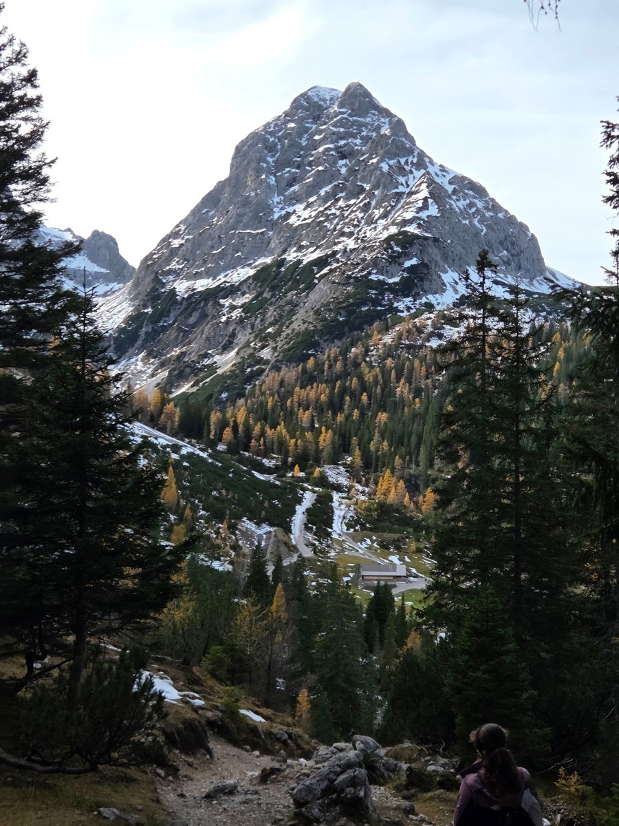 Ketika lo foto ngasal di hutan tapi di hutan Ehrwald