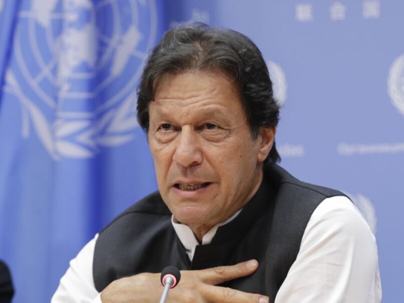 NDTVWorld's tweet photo. Kapil Dev, Sunil Gavaskar Bat For Jailed Imran Khan, Request Pak Government For Fair Treatment

https://t.co/yM9EwTOOiC https://t.co/bdhJTZNpTg