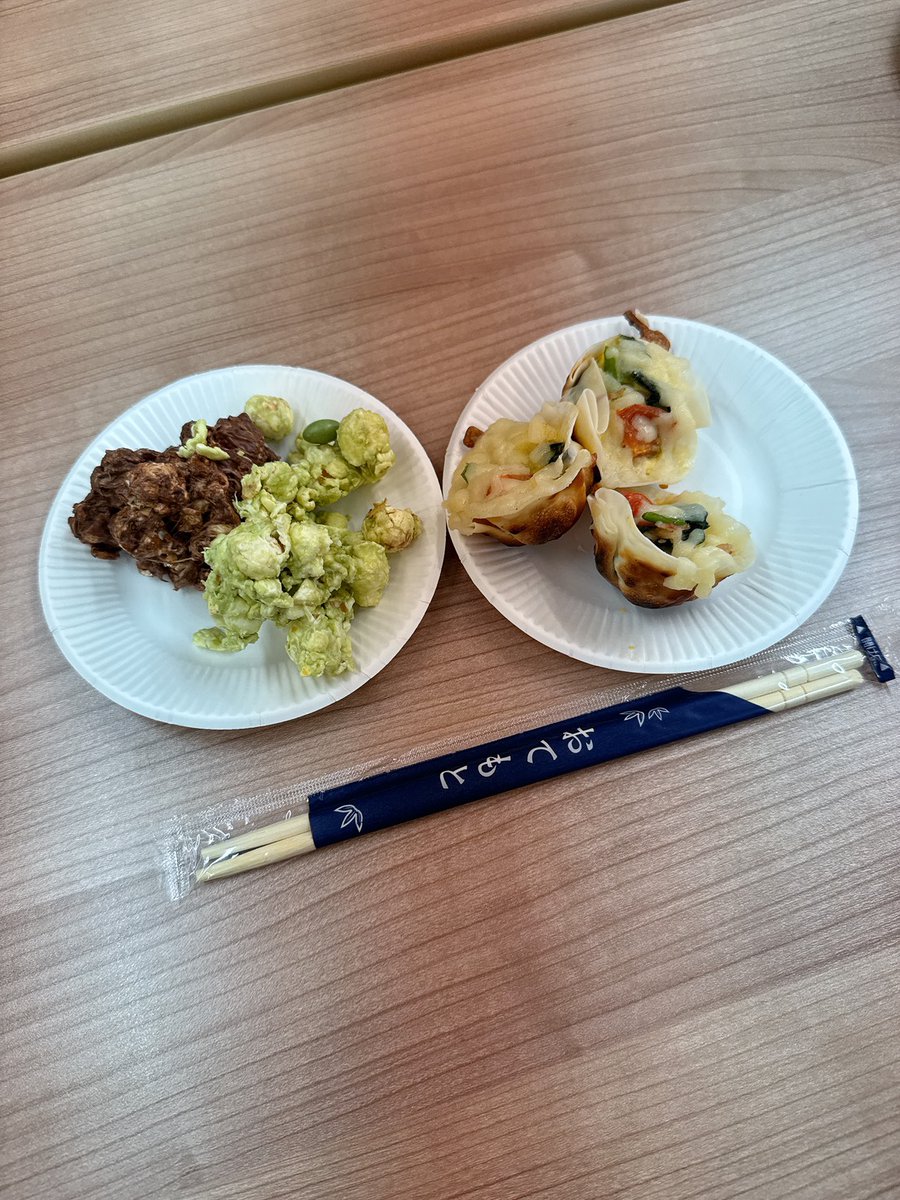 knocks_gifu's tweet photo. マシュマロポップコーンチョコと
 餃子の皮のキッシュを作りました✨✨
甘い×しょっぱいで幸せ時間💕
簡単なのに満足感◎

＃就労移行　＃ノックス岐阜　＃バレンタインデー https://t.co/fst7rU4LV8