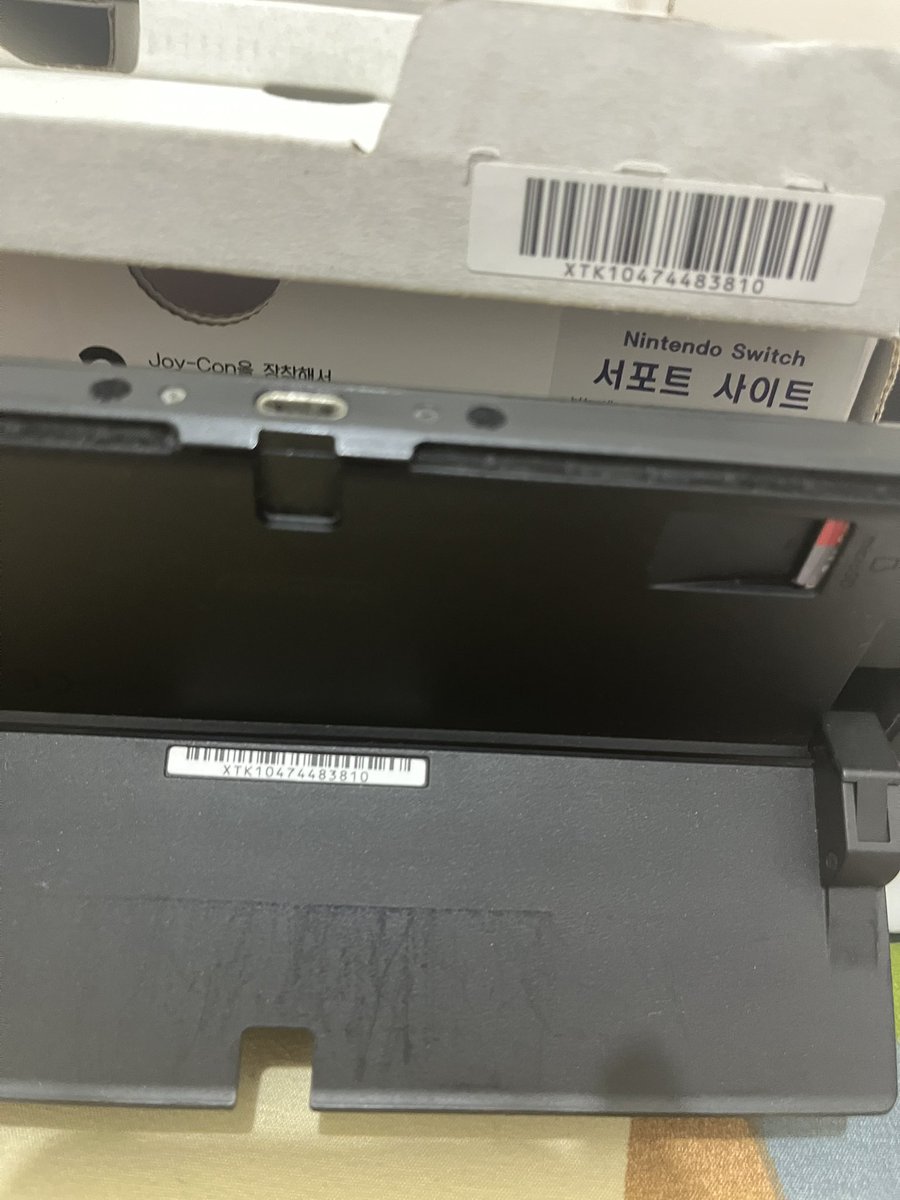 utha_08's tweet photo. WTS NINTENDO SWITCH OLED OFW

- produksi tahun 2022
- kondisi 90% lecet pemakaian
- semua berfungsi dengan normal
- Fullset ORI (minus dusbox agak lecek)
- 256GB scandisk ultra A1
- Joycon Aolion AL-J20 + Grip Aolion
- eshop tidak banned, analog tidak drift

COD JakPus https://t.co/ex092SBb4Z