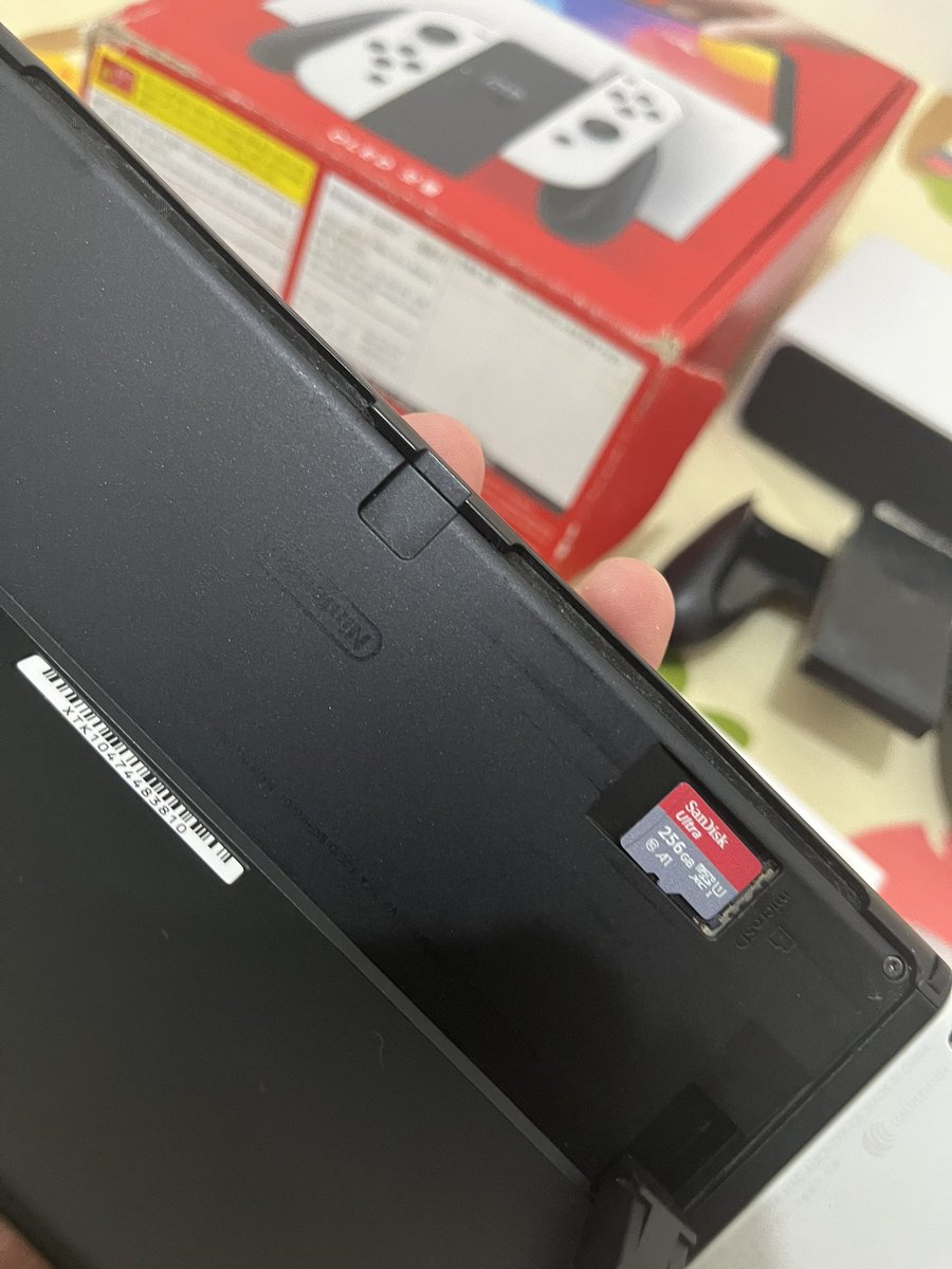 utha_08's tweet photo. WTS NINTENDO SWITCH OLED OFW

- produksi tahun 2022
- kondisi 90% lecet pemakaian
- semua berfungsi dengan normal
- Fullset ORI (minus dusbox agak lecek)
- 256GB scandisk ultra A1
- Joycon Aolion AL-J20 + Grip Aolion
- eshop tidak banned, analog tidak drift

COD JakPus https://t.co/ex092SBb4Z