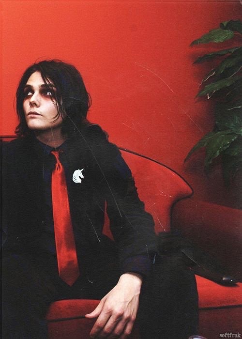 gerard way hourly (@hourlygeeway) on Twitter photo 