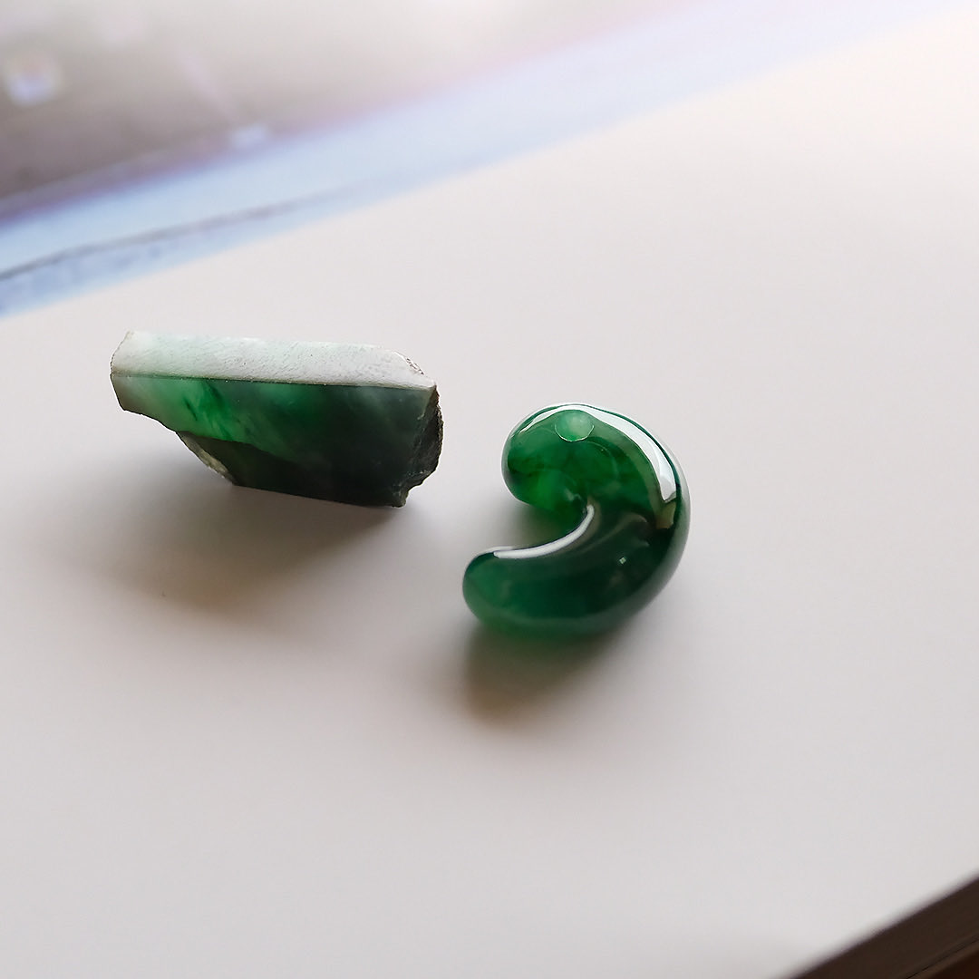 ついに完成❗️ 高品質な翡翠勾玉、誕生✨ ろうかん輝き、そして麗しい