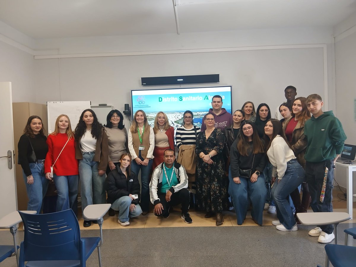 DAPAlmeria's tweet photo. El @DAPAlmeria da la bienvenida al alumnado en prácticas de Enfermería, Fisioterapia, Técnicos/as en Cuidados Auxiliares de Enfermería (TCAE) y Administración y Finanzas y  celebra el acto de acogida del alumnado de 2º curso del Grado de Medicina. https://t.co/Ll3c57NSiC