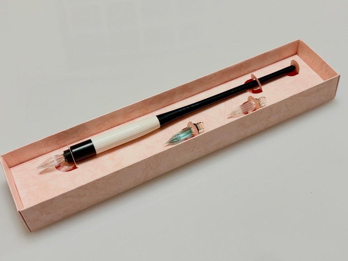 グリーン箱は完売してしまいましたが、ピンク箱は引き続き販売中