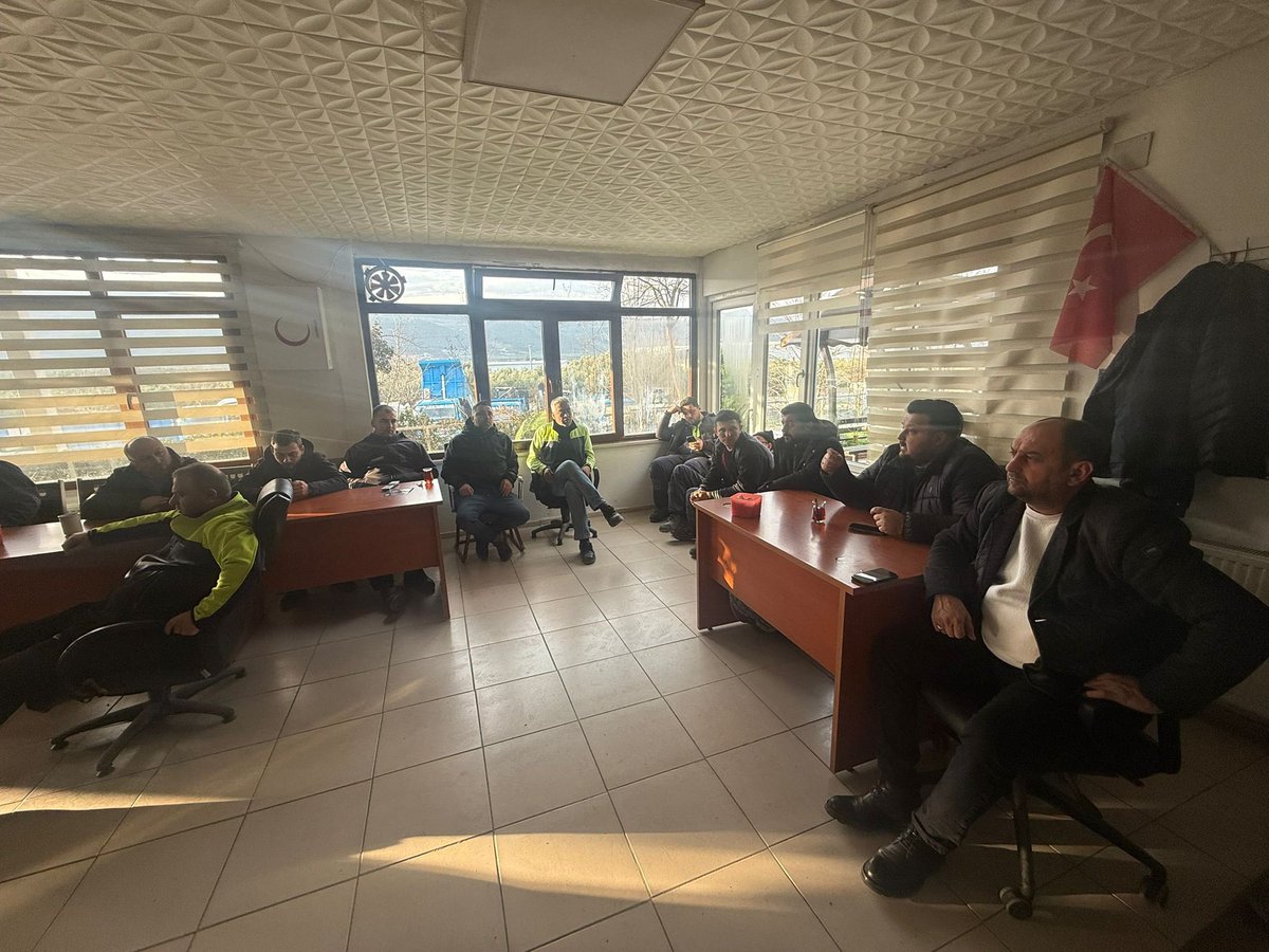 hizmetisbursa2's tweet photo. 📍 BUSKİ İznik 

Şube Başkan Yardımcılarımız Ali TETİK, Semih ÖZDEMİR, Mesut ÖZER ve İşyeri Temsilcimiz ile birlikte; BUSKİ İznik Şantiyesi’nde görev yapan değerli işçi ve emekçi arkadaşlarımızı ziyaret ederek görüş alışverişinde bulunduk.

Emekleri ve katkıları için tüm çalışan emekçi arkadaşlarımıza teşekkür eder, kazası belasız, sağlıklı ve huzurlu çalışmalar dileriz.