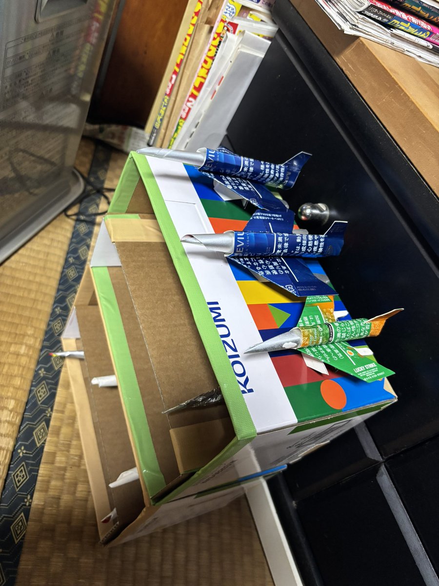 Hozyodousi's tweet photo. 久しぶりにじいちゃん家行ったらメビウス戦闘機あって草 https://t.co/K1NOVh8KxN
