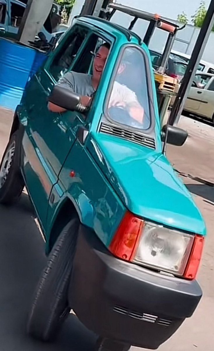 من يبيني اخذ به فره بشارع التحليه اللفه ب200بس العرض لين ينتهي شعبان بس😂😂😂