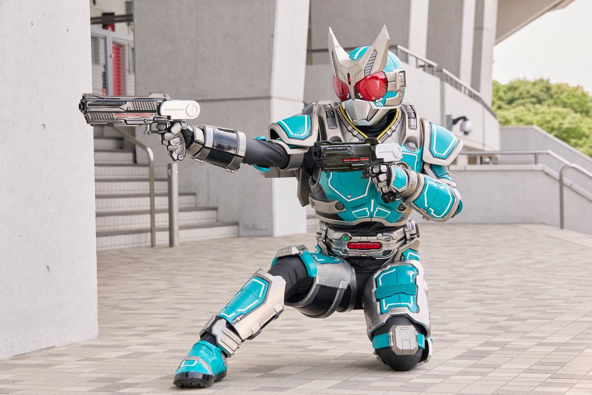 RINGI19GO's tweet photo. 【アギトー超能力戦争】

ゆうちゃみさん起用という事で
逆に内容がシリアスで重いのかと感じた
恐らくこの銃口は能力に覚醒した生身の人間に向けられるものだろうし、最終話辺りの人間による能力者狩りの流れな話の世界観なのかな?
氷川誠はその流れに逆行した故に収監されてる?

#仮面ライダーアギト https://t.co/8QNySriBfu
