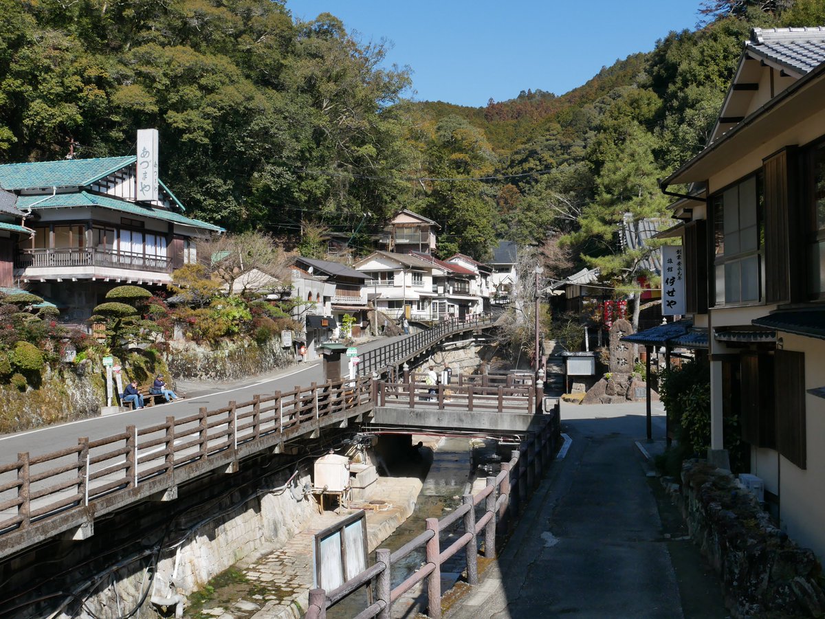 FT_Naokichi's tweet photo. 山間の風情ある温泉街、湯の峰温泉 https://t.co/nxjISlNfTx