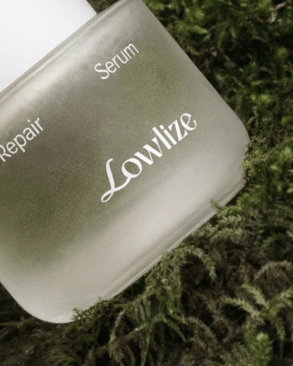 𝑺𝒌𝒊𝒏 𝑹𝒆𝒑𝒂𝒊𝒓 𝑺𝒆𝒓𝒖𝒎

うるおいと鎮静を満たし、
肌のリズムをやさしく整える
毎日の鎮静、ひとしずく。

#lowlize #ロウライズ #スキンリペアセラム #skinrepairserum