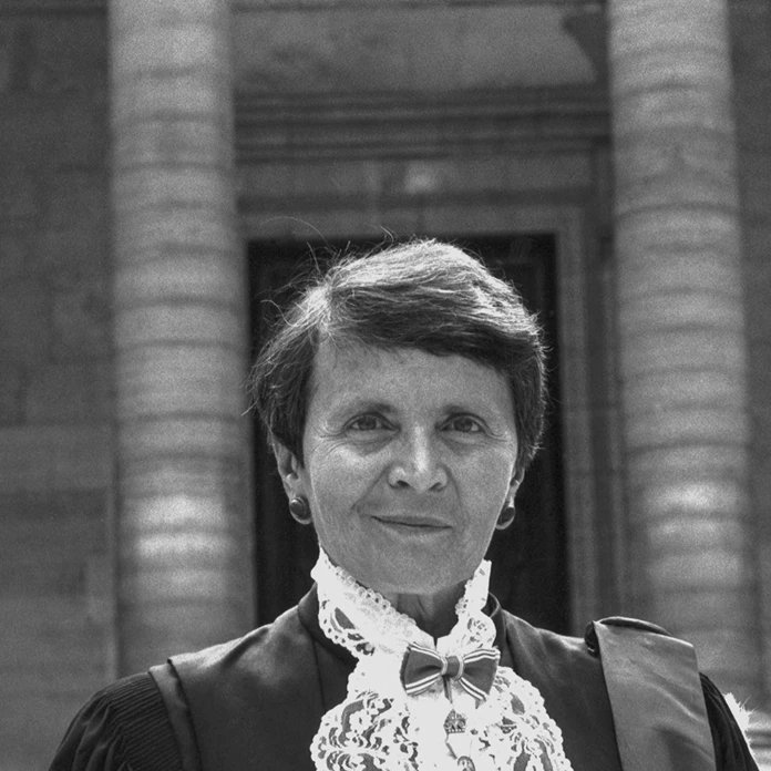 Cette ambassade a appris avec tristesse le décès d'#Ελένη_Γλύκατζη_Αρβελέρ
Nous saluons en elle la première femme rectrice à la #Sorbonne en 1976, juste reconnaissance d'une carrière académique reconnue 🇬🇷🇫🇷. Nous adressons nos condoléances à sa famille et à ses proches