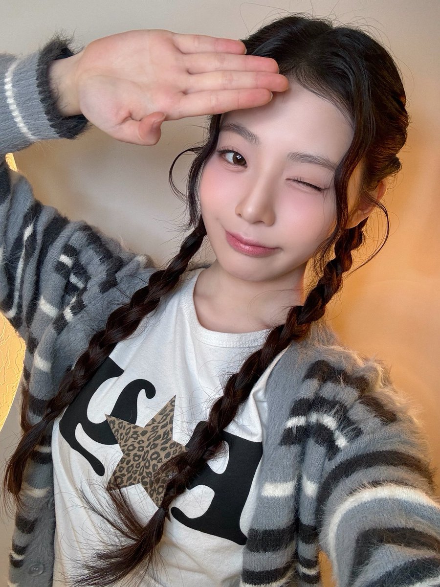 UNIS_offcl's tweet image. 𝘌𝘷𝘦𝘳𝘈𝘧𝘵𝘦𝘳∿ ෆ 새해 복 많이 받으세요🙇🙇‍♀️

#UNIS #유니스