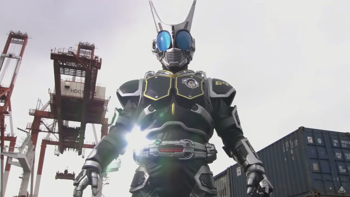 RINGI19GO's tweet photo. あと、葵るり子が装着している仮面ライダーG6はG4システムの延長上にある装備に見えるんだけど…確実にヤバイ代物なのでは…！

もしかして葵るり子、実はこの施設の生残りで潜在的な能力者ゆえに装着者に選ばれた、とか？

#仮面ライダーアギト #ゆうちゃみ https://t.co/Lz4uNvB9US