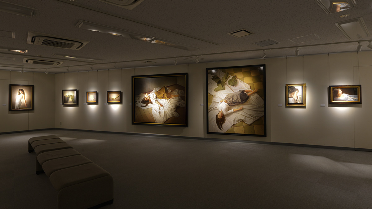 MuseumSato's tweet photo. 塩谷亮 刻を描くリアリズム　2026/1/8-2/15
●4F展示風景 https://t.co/IoJ3sByUnz