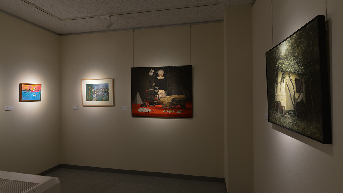 MuseumSato's tweet photo. 塩谷亮 刻を描くリアリズム　2026/1/8-2/15
●4F展示風景 https://t.co/IoJ3sByUnz