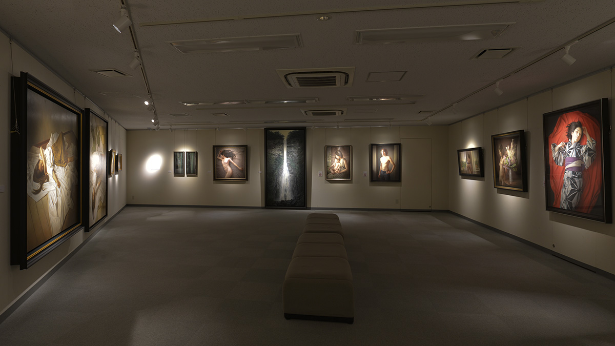 MuseumSato's tweet photo. 塩谷亮 刻を描くリアリズム　2026/1/8-2/15
●4F展示風景 https://t.co/IoJ3sByUnz