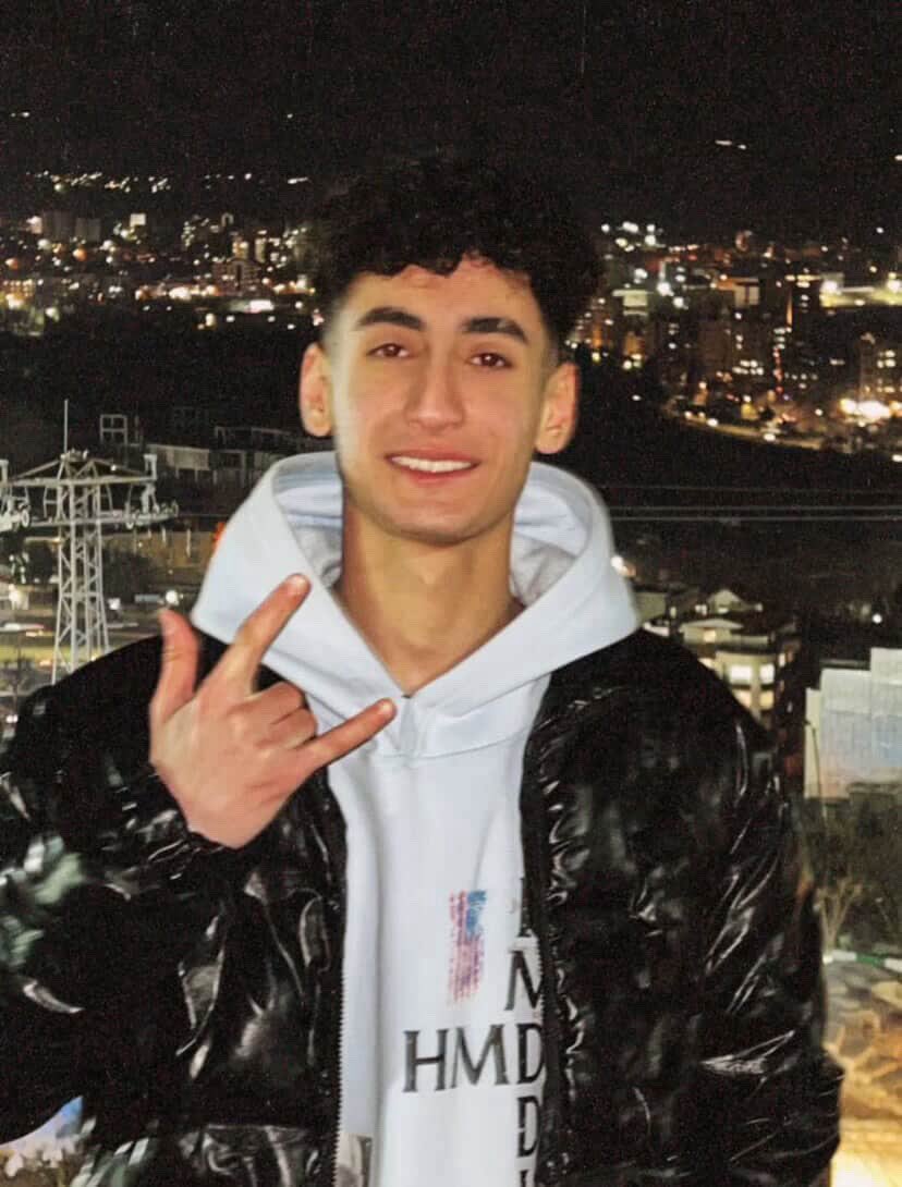 مادرش خواهش کرده صدای پسرش باشیم، بهش حکم محاربه دادند...
#آرین_موفقی
#IranMassacre