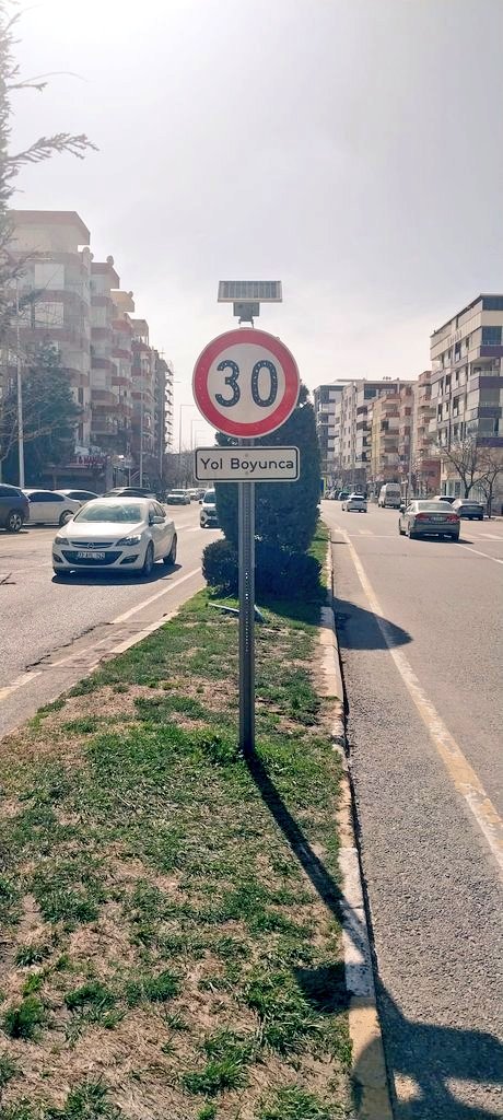 📍 Şanlıurfa’da trafik güvenliğini artırmak, yaya önceliğini güçlendirmek ve sürüş konforunu yükseltmek amacıyla kent genelinde saha çalışmalarımızı aralıksız sürdürüyoruz.

🚧 Ekiplerimiz tarafından yürütülen çalışmalardan bazıları:

🔺 Uyarı Levhaları ve Trafik İşaretleri

•