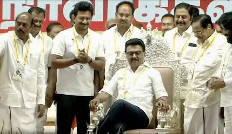 Vasan_e_s's tweet photo. கடந்த 72 ஆண்டுகளில் தமிழகத்தின் மொத்த கடன் : 4.7 லட்சம் கோடி
அப்பாவின் 5 ஆண்டு ஆட்சியில் மட்டும் தமிழகத்தின் கடன் : 5.92 லட்சம் கோடி
தமிழ்நாட்டின் தற்போதைய மொத்த கடன் : 10.62 லட்சம் கோடி
#TNBudget #dmkfailtn #DMKDestroyedTN #AdministrationFail
#ESVTweets https://t.co/Gk2A0f5qL9