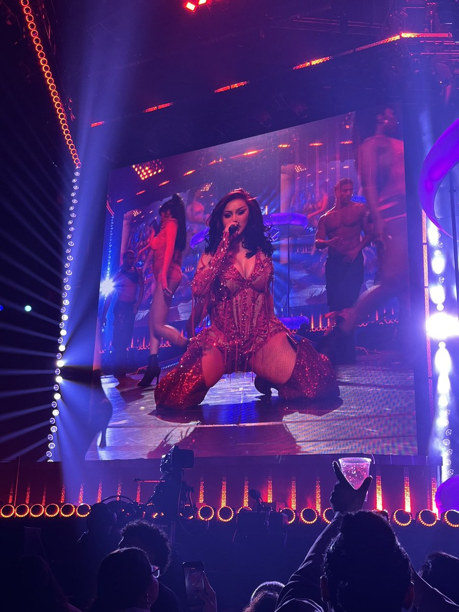 denimjays's tweet photo. After seeing Cardi for the first time in person at the #LittleMissDramaTour it’s even MORE clear that this lady really is a STAR!!! https://t.co/vjUVHfPo05