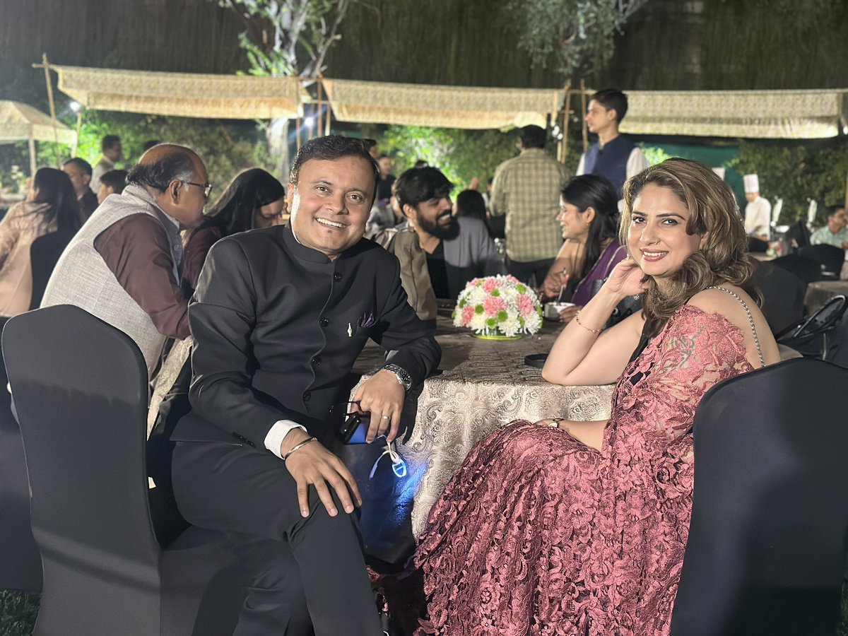 Brahmins are attacking me for being a ‘Brahmin’ and for not acting like a Brahmin by abusing the SC/ST/OBC. Let that sink in. 

While u were abusing me I was looking pretty and attending the most prestigious function in Delhi. Please go and sulk now 😂  BBC ISWOTY 👇🏾