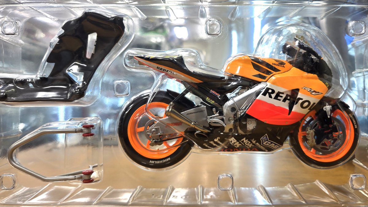 🔔入荷案内🔔 ﾐﾆﾁｬﾝﾌﾟｽ製品 1/12 ホンダ RC211V V.ロッシ チーム