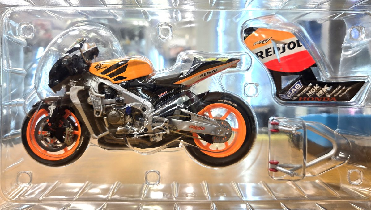 🔔入荷案内🔔 ﾐﾆﾁｬﾝﾌﾟｽ製品 1/12 ホンダ RC211V V.ロッシ チーム