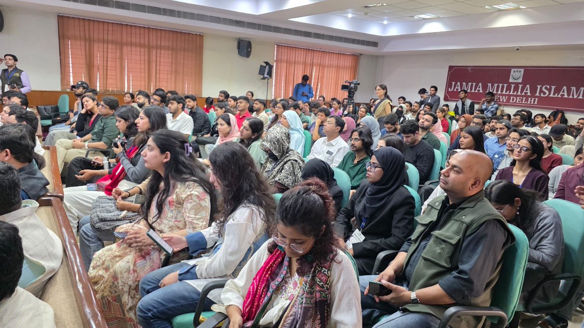 sardesairajdeep's tweet photo. Morning well spent with MCRC journalism students at Jamia. Jamia remains one of the few spaces where India’s unique diversity is well represented on the campus. The MCRC has thrown up stellar alumni: long may that continue 👍👍 https://t.co/b4jafoFLpF