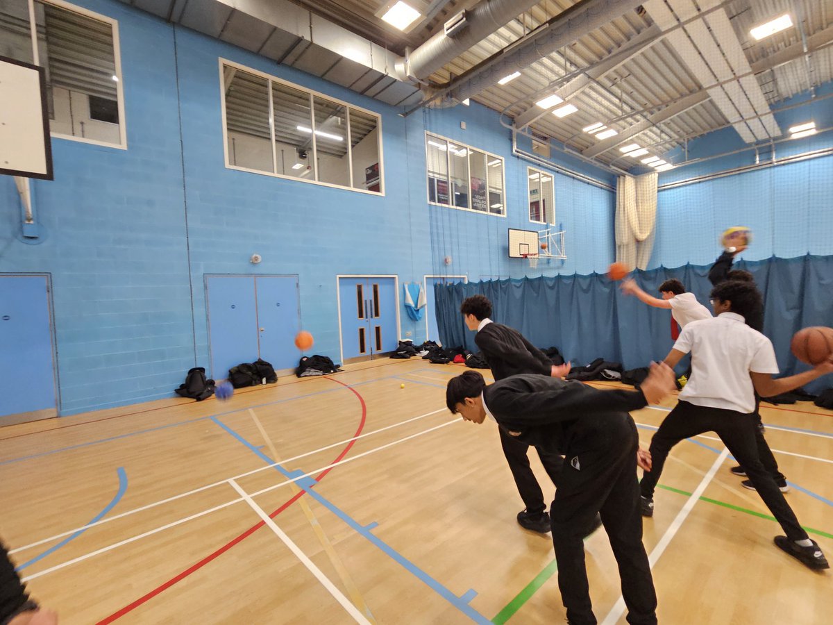 QueensSch_Geog's tweet image. Year 10s recreated different types of erosion and transportation at the end of the half term with the help of @QueensSch_PE. Can you guess what they are? #daretobegreat #geography #interactivelearning #gcsegeography #gcse