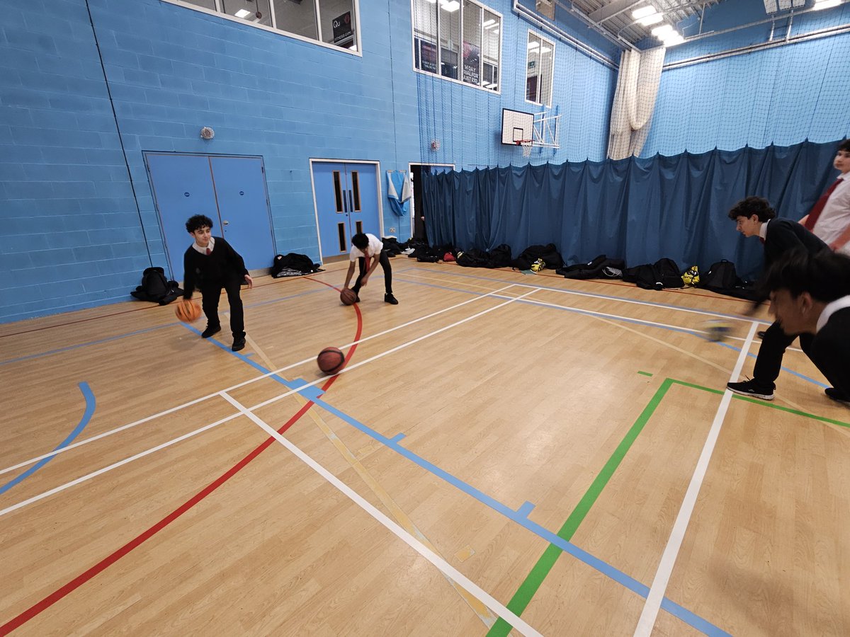 QueensSch_Geog's tweet image. Year 10s recreated different types of erosion and transportation at the end of the half term with the help of @QueensSch_PE. Can you guess what they are? #daretobegreat #geography #interactivelearning #gcsegeography #gcse