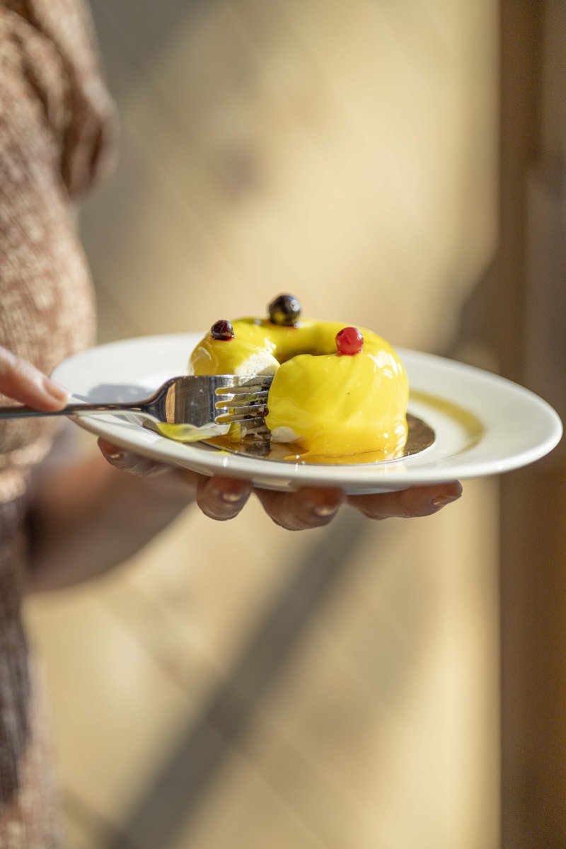 Take a sweet break in the heart of Plitvice Lakes. 🍰☕

Visit Kozjak Caffe &amp; Pastry, warm up with a hot drink and treat yourself to delicious cakes. The perfect pause during your day. 

👉np-plitvicka-jezera.hr/en/plan-your-v…