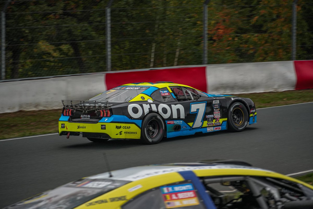 Red6_MSports's tweet photo. @vincenzolandino @StuEkins @StenhouseJr https://t.co/P6Bq7EH2WH