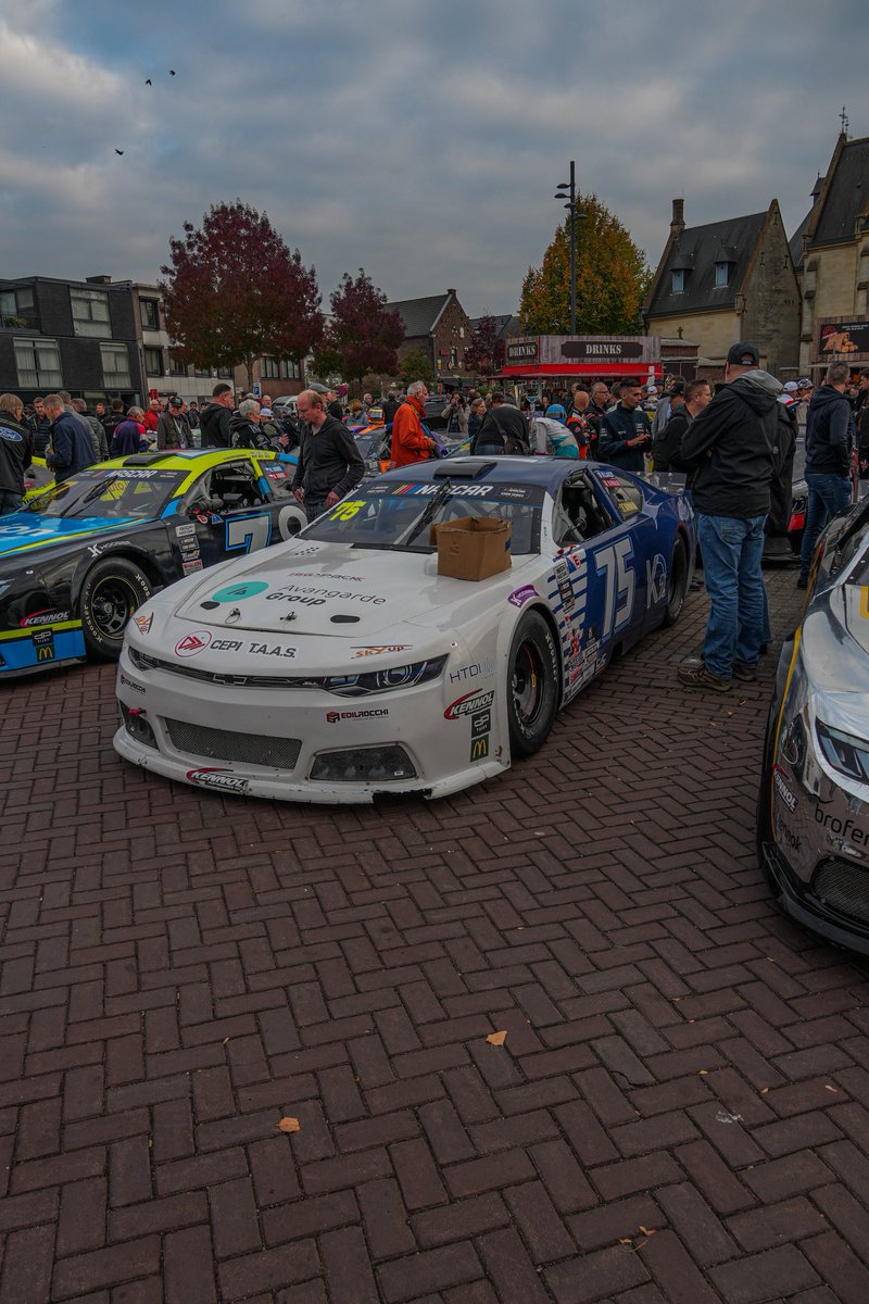 Red6_MSports's tweet photo. @vincenzolandino @StuEkins @StenhouseJr https://t.co/P6Bq7EH2WH