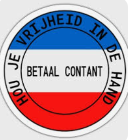anticovidiano74's tweet photo. Kamervragen over verbod op contante betalingen boven 3.000 euro
Hou je #vrijheid in de hand en betaal #contant
Sinds 1 januari 2026 geldt in Nederland een verbod op contante betalingen boven de 3.000 euro.
De maatregel is onderdeel van het plan van aanpak tegen witwassen. 🤡
In de Tweede martelKamer leidt het verbod tot scherpe vragen van BBB-Kamerlid Henk Vermeer.
De partij waarschuwt voor schade aan de exportsector en vraagt demissionair minister Eelco Heinen om opheldering.
Kamerlid Henk Vermeer wil weten waarom er geen uitzonderingen zijn gemaakt voor sectoren die veel met contant geld werken.
“Wat heeft u gedaan om de nadelige effecten voor Nederlandse sectoren die te maken hebben met contante betalingen bij verkoop zoveel mogelijk te minimaliseren?” vraagt hij.
Volgens de BBB raken de regels vooral bedrijven die goederen verkopen aan handelaren uit landen waar digitale betalingen niet of nauwelijks mogelijk zijn. Dat probleem zit volgens de sector niet bij inkoop, maar juist bij verkoop.
De zorgen zijn niet abstract. Sinds de invoering melden exportbedrijven naar eigen zeggen “gigantische problemen”. Vermeer vraagt of de minister deze signalen herkent en of hij hiervan vooraf op de hoogte was.
Ook wil hij weten waarom de wet is ingevoerd zonder een werkbaar alternatief of uitzondering voor exportverkopen.
Verder vraagt hij of de minister bereid is opnieuw met de exportsector in gesprek te gaan om de schade te beperken. De Kamer heeft verzocht om afzonderlijke antwoorden op alle vragen binnen drie weken .
Het verbod geldt nu voor de verkoop van goederen, maar zal later ook worden uitgebreid naar contante betalingen boven de 3.000 euro voor diensten.
Transacties tussen particulieren vallen buiten de regeling. Volgens de BBB verslechtert dit de concurrentiepositie van Nederlandse bedrijven ten opzichte van buurlanden waar ruimere cashlimieten gelden.
De discussie speelde recent ook bij een motie om de limiet te verhogen naar 10.000 euro.
Die motie haalde het niet.
Met 51 stemmen voor en 99 tegen werd het voorstel verworpen.
Voor stemden PVV, JA21, FVD, Groep Markuszower, BBB, SGP en 50PLUS.