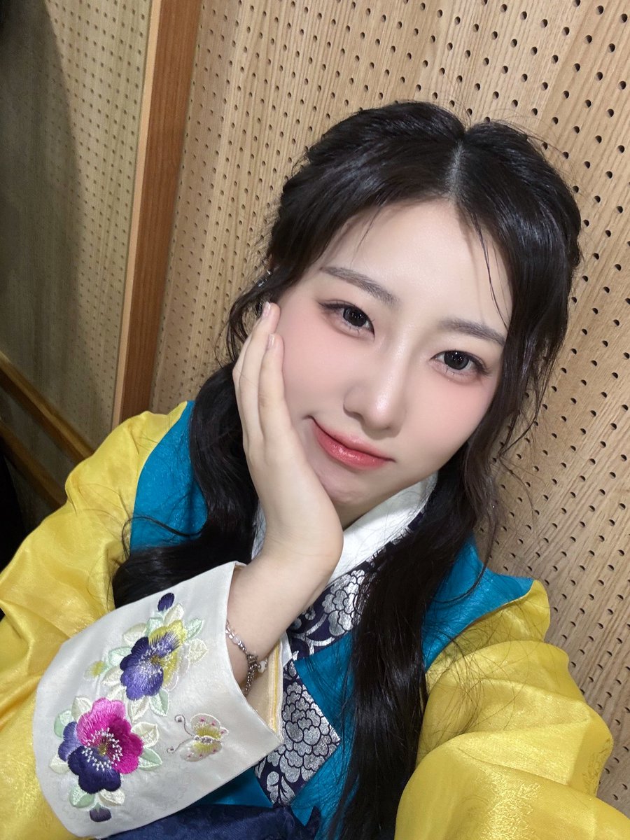 울 쏘다즈 새해 복 마니 받구 떡국 두그릇 머거라🩵🍀🐰