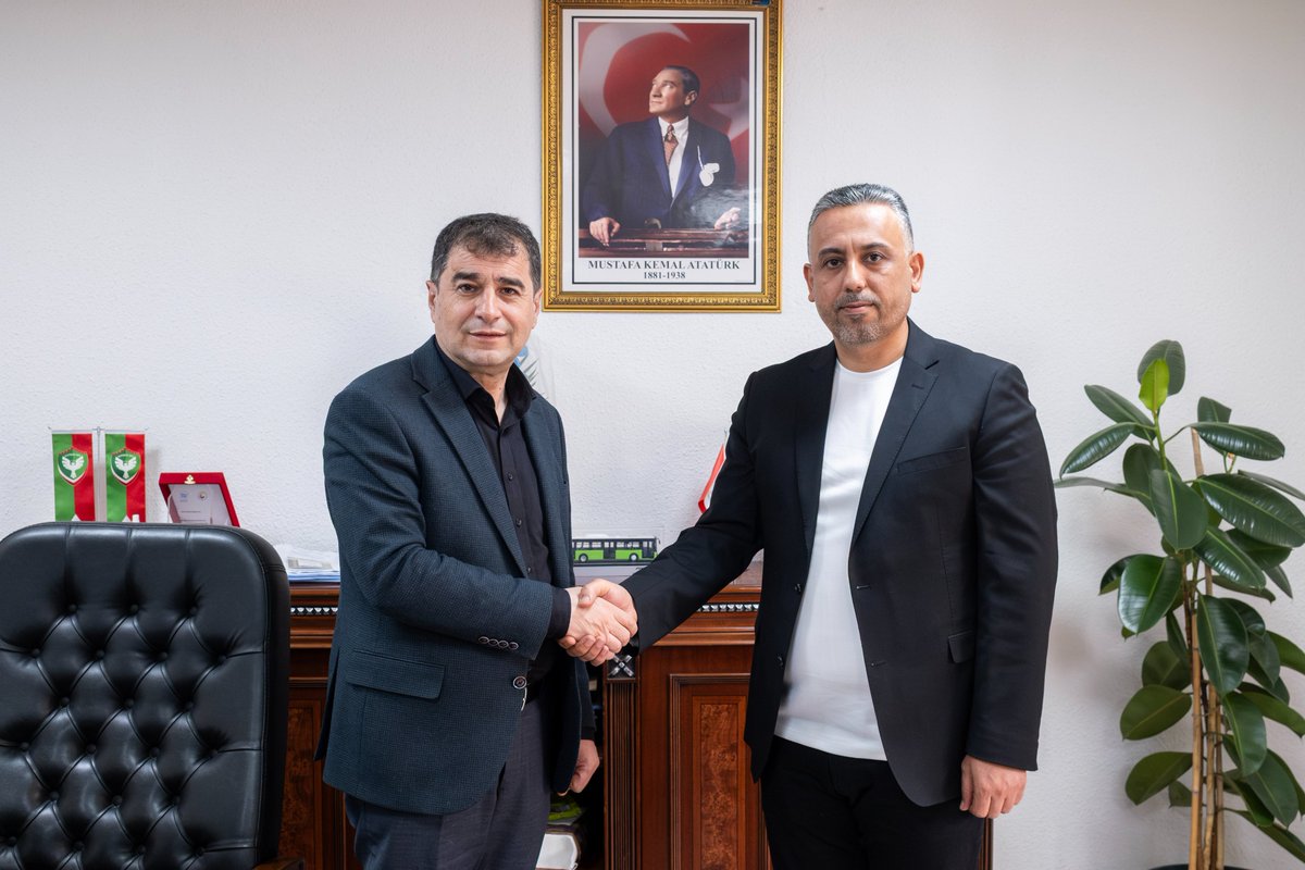 Diyarbakır Büyükşehir Belediyesi’nde görev değişimi

yenijournal.com/dbbde-gorev-de…